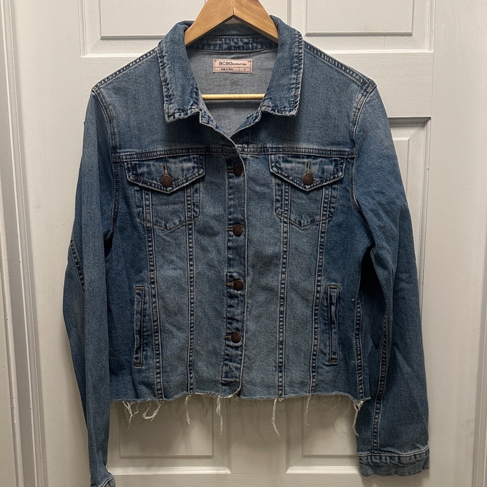 Women's XL‎ BCBGeneration Classic Blue Jean Jacket with Raw Hem